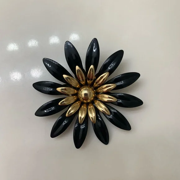 Vintage Sarah Coventry Black & Gold Flower Brooch - Picture 10 of 10